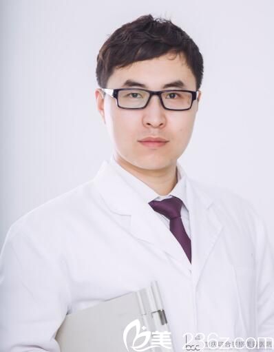 王巖重慶聯(lián)合麗格整形美容醫(yī)院整形外科主任 王巖重慶聯(lián)合麗格整形美容醫(yī)院整形外科主任