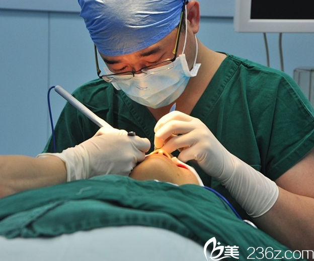 廣州美萊陳貴宗雙眼皮手術(shù)過程圖 廣州美萊陳貴宗雙眼皮手術(shù)過程圖