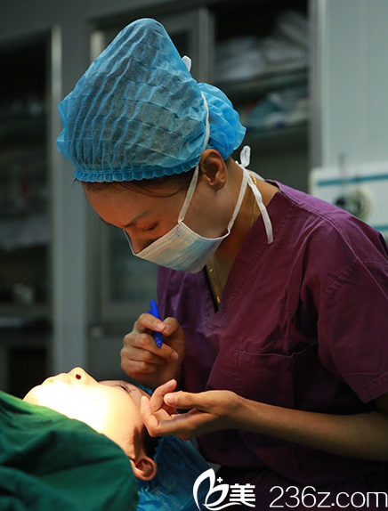 廣州壹加壹項美蓮主任雙眼皮手術(shù)過程圖