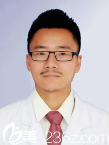 湖北黃石中愛整形醫(yī)生楊天赤