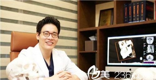 <!--<i data=20240703-sp></i>-->院長(zhǎng)在辦公室 <!--<i data=20240703-sp></i>-->院長(zhǎng)在辦公室