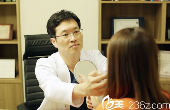 孫豪成院長接受愛美者咨詢