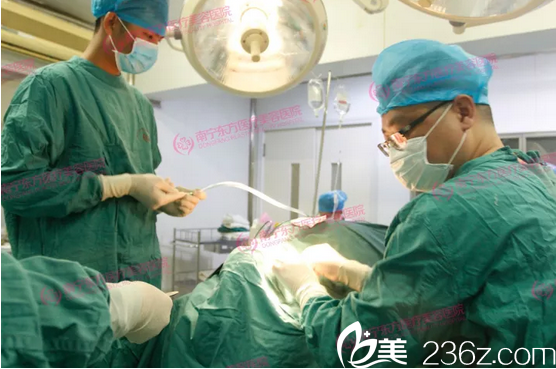 南寧東方整形醫(yī)院面部自體脂肪填充過程
