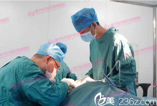 南寧東方劉剛院長隆鼻過程