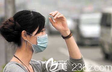 剛做完隆鼻手術(shù)護(hù)理不當(dāng)導(dǎo)致假體移位