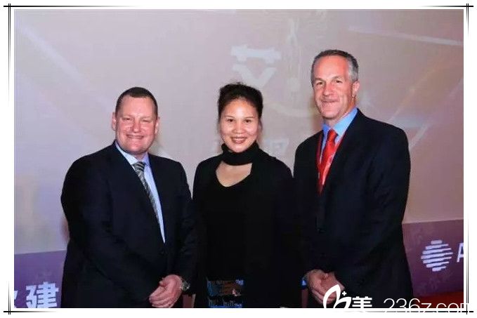 趙彩明 <!--<i data=20240703-sp></i>-->舉辦的醫(yī)療峰會(huì)與美國艾爾建公司亞太區(qū)總裁及副總裁合影