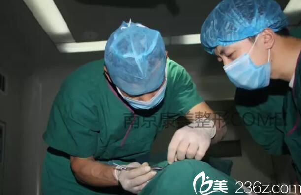 微創(chuàng)雙眼皮手術(shù)過程