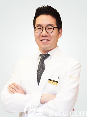 羅英民院長(zhǎng)簡(jiǎn)介 羅英民院長(zhǎng)簡(jiǎn)介