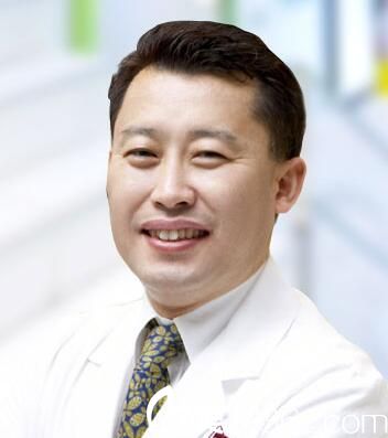  韓國(guó)VIP整形外科李明柱