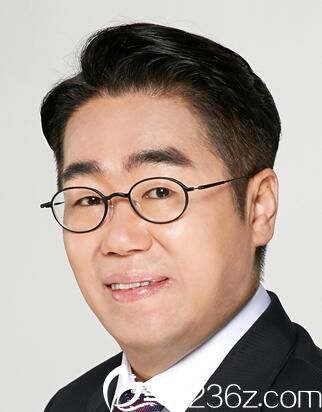  韓國(guó)佳輪韓整形外科金男昊