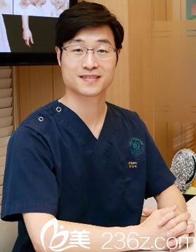 韓國灰姑娘整形醫(yī)院樸信泓院長