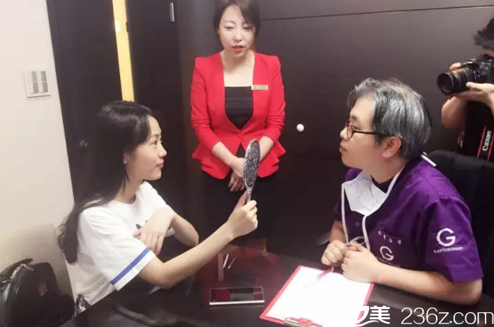 鍾喆院長(zhǎng)面診