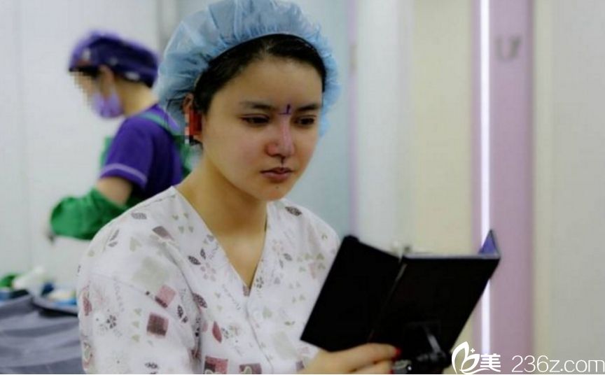 隆鼻手術(shù)后確認(rèn)鼻型