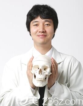 韓國綺林整形外科李承龍