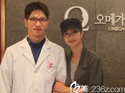 韓國omega整形外科醫(yī)院趙正男院長(zhǎng)與當(dāng)紅明星合影照