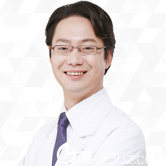 韓國奧納比整形外科醫(yī)院張哲豪院長