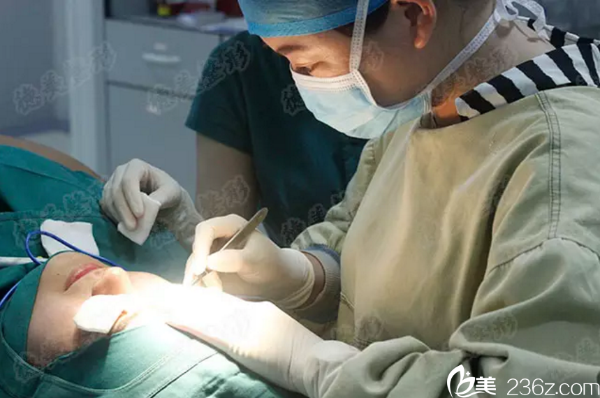 雙眼皮手術(shù)