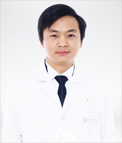 宜昌前衛(wèi)整形醫(yī)生李傳榮 宜昌前衛(wèi)整形醫(yī)生李傳榮