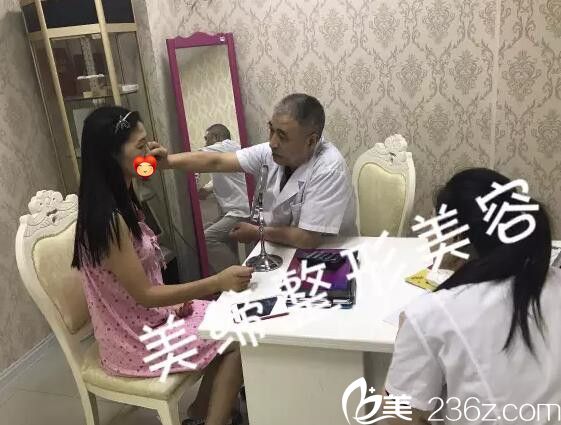 整形術(shù)前跟院長(zhǎng)面診溝通 整形術(shù)前跟院長(zhǎng)面診溝通