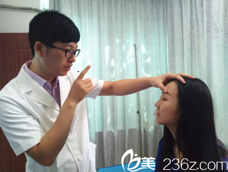 雙眼皮術后一個月找張旭醫(yī)生復診