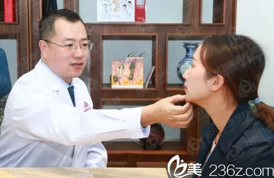 林廣興院長術(shù)前面診 林廣興院長術(shù)前面診