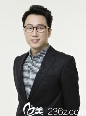 韓國(guó)麗溫REON整形外科鄭康在 韓國(guó)麗溫REON整形外科鄭康在