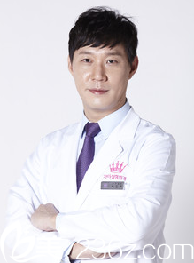 韓國(guó)加美整形外科醫(yī)院 代表院長(zhǎng)樸建昱 韓國(guó)加美整形外科醫(yī)院 代表院長(zhǎng)樸建昱
