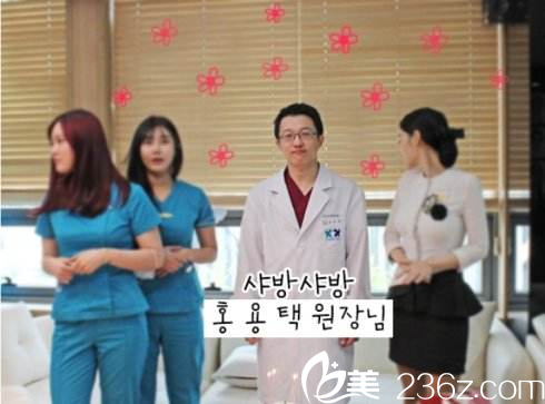 洪龍澤院長與醫(yī)護人員 洪龍澤院長與醫(yī)護人員