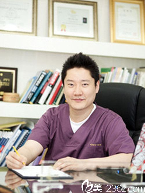 韓國史丹利皮膚整形醫(yī)院代表院長李恩錫 韓國史丹利皮膚整形醫(yī)院代表院長李恩錫