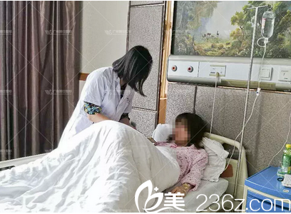 隆胸手術(shù)前的檢查