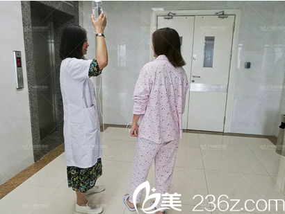 廣州博仕咨詢室講解手術(shù)細(xì)節(jié)