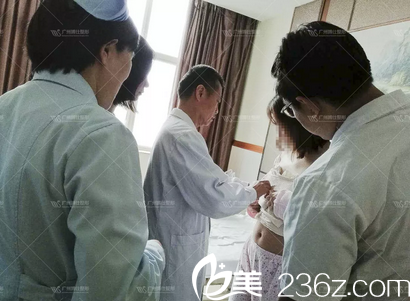 隆胸3天張建軍博士查看恢復(fù)情況