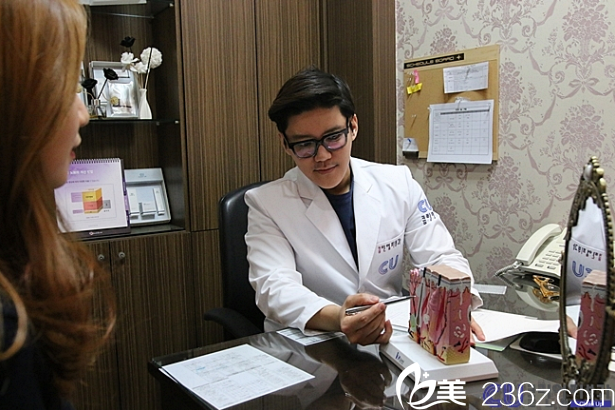 李承宰院長(zhǎng)面診 李承宰院長(zhǎng)面診