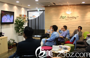 時蘊整形外科舉辦研討學(xué)習(xí)會議