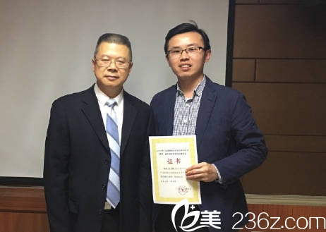 東莞美立方鄭志敏醫(yī)生參加學(xué)術(shù)論壇合影