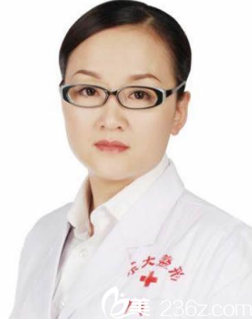 陳逸華整形醫(yī)生照片