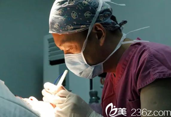 盛飛主任做雙眼皮修復(fù)手術(shù)過(guò)程 盛飛主任做雙眼皮修復(fù)手術(shù)過(guò)程