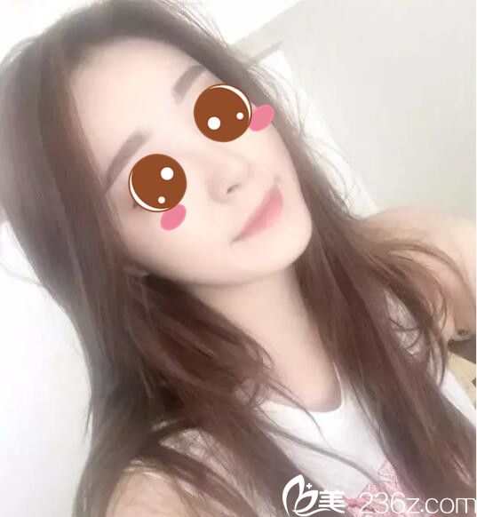 為了不再畫眉上浪費(fèi)時(shí)間，我去韓國(guó)BE&ME找樸晉弘做韓式半紋眉