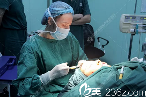 面部脂肪填充術(shù)中 面部脂肪填充術(shù)中