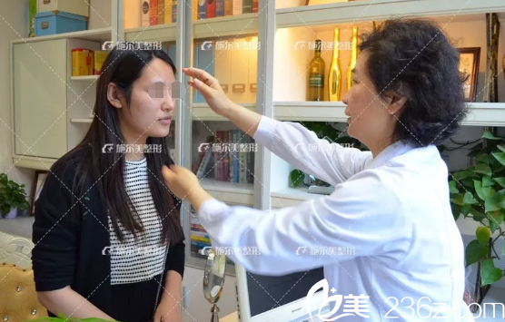 術前面診李彤彤醫(yī)生 術前面診李彤彤醫(yī)生