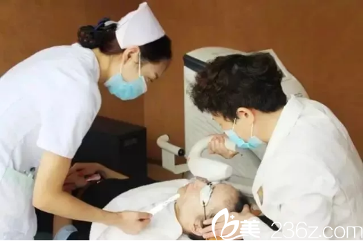 激光祛斑首步：王者之心清除淺層斑