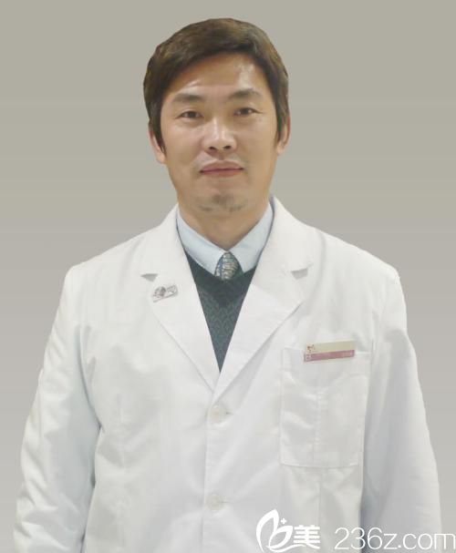 九江臺(tái)美整形醫(yī)院外聘博士李英春