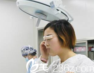 雙眼皮術(shù)后即刻效果 雙眼皮術(shù)后即刻效果