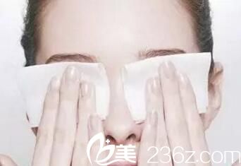 割雙眼皮術(shù)后冷熱敷