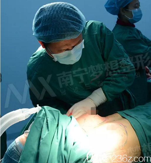 在南寧夢想做假體隆胸手術(shù)中置放假體