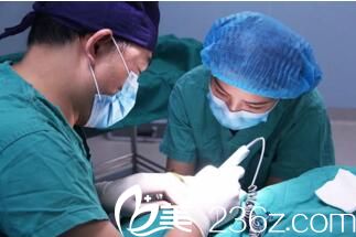 發(fā)際線移植手術中