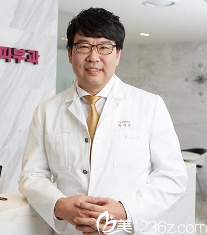 Reborn麗本整形外科樸宰鉉院長(zhǎng)