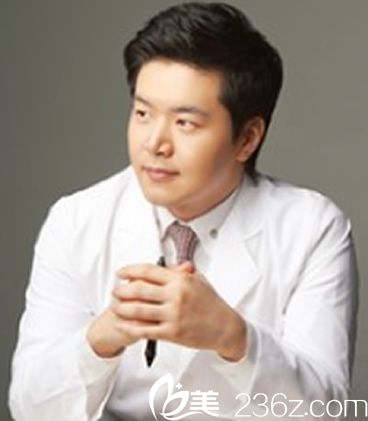  韓國Channel整形醫(yī)院主任醫(yī)師