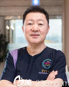 韓國美line整形醫(yī)院代表院長李重根 韓國美line整形醫(yī)院代表院長李重根