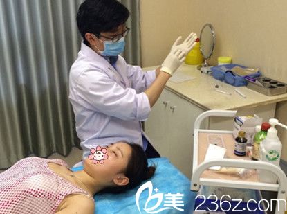 埋線法雙眼皮手術(shù)過程中 埋線法雙眼皮手術(shù)過程中